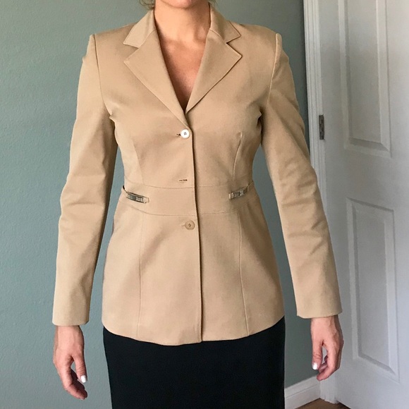 Vertigo Paris camel fitted blazer - Picture 2 of 6